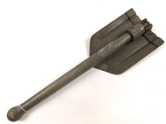 Klappspaten Wehrmacht. überlackiertes Stück , kein Hersteller erkennbar. Ungereinigt