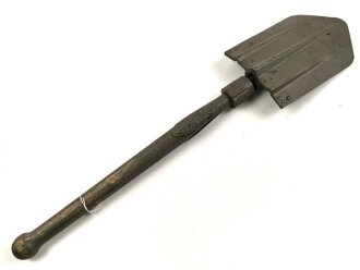 Klappspaten Wehrmacht. überlackiertes Stück , Hersteller vbw und WaA. Ungereinigt