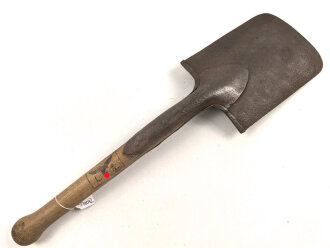 Spaten Luftschutz, Standard Wehrmacht Modell mit Brandstempel auf dem Holz. Leicht narbiges Stück, gereinigt