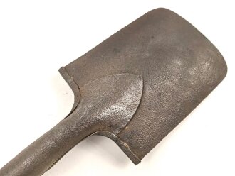 Spaten Luftschutz, Standard Wehrmacht Modell mit Brandstempel auf dem Holz. Leicht narbiges Stück, gereinigt