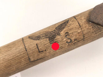 Spaten Luftschutz, Standard Wehrmacht Modell mit Brandstempel auf dem Holz. Leicht narbiges Stück, gereinigt