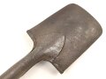Spaten Luftschutz, Standard Wehrmacht Modell mit Brandstempel auf dem Holz. Leicht narbiges Stück, gereinigt