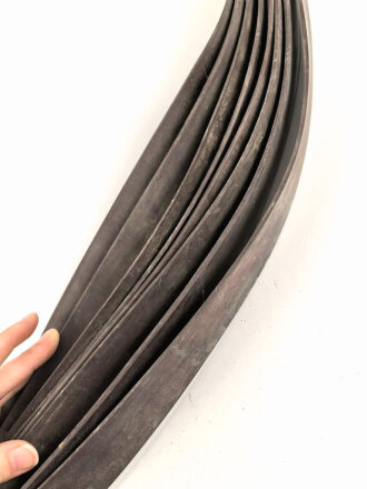 Neun Stück Koppelriemen aus Ersatzmaterial ( brauner Kunststoff) für Angehörige des Jungvolk und der Hitlerjugend. Gesamtlänge je etwa 104cm, Originales Bündel, ungereinigt, weich