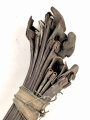 Neun Stück Koppelriemen aus Ersatzmaterial ( brauner Kunststoff) für Angehörige des Jungvolk und der Hitlerjugend. Gesamtlänge je etwa 104cm, Originales Bündel, ungereinigt, weich