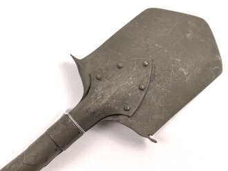 Ungarn , Spaten Modell 1878 System Linnemann. Hersteller " Herczegh" überlackiertes Stück