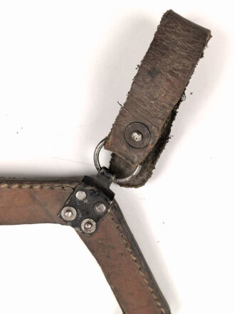 Trageleder für Spaten Modell 1878 System Linnemann. So unter anderem von Österreich / Ungarn und Tschechoslowakei geführt. UIngereinigt