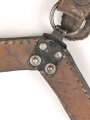 Trageleder für Spaten Modell 1878 System Linnemann. So unter anderem von Österreich / Ungarn und Tschechoslowakei geführt. UIngereinigt