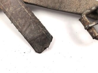 Spatenleder ohne Markierung. Ungereinigtes Stück