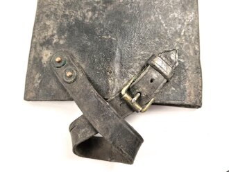 Spatenleder datiert 1917 unter Krone. Ungereinigtes Stück