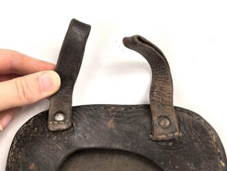 Spatenleder datiert 1917 unter Krone. Ungereinigtes Stück