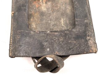 Spatenleder datiert 1916 unter Krone. Ungereinigtes Stück