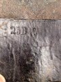 Spatenleder datiert 1908? unter Krone. Ungereinigtes Stück