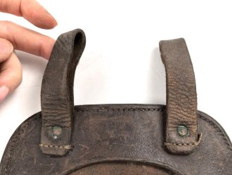 Spatenleder datiert 1916 unter Krone. Ungereinigtes Stück
