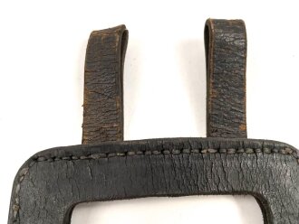 Spatenleder ohne Markierung. Ungereinigtes Stück