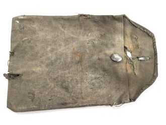 Russland 2. Weltkrieg, Spatentasche ohne Markierung. Stark gebraucht, mit deutschem Knopf versehen.