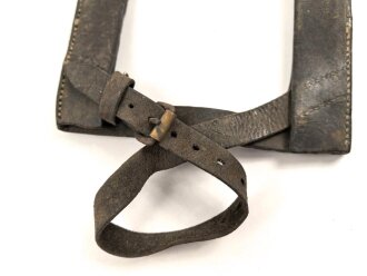 1. Weltkrieg, Spatentasche für den Spaten Modell 1874. Ungereinigtes Stück, die Koppelschlaufe vermutlich in der Zeit repariert