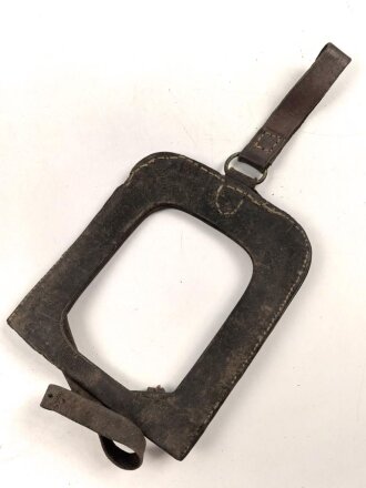 1. Weltkrieg, Spatentasche für den Spaten Modell 1874. Ungereinigtes Stück, die Koppelschlaufe vermutlich in der Zeit repariert