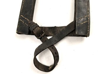 1. Weltkrieg, Spatentasche für den Spaten Modell 1874. Ungereinigtes Stück, die Koppelschlaufe vermutlich in der Zeit repariert, Leder angetrocknet