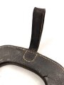 1. Weltkrieg, Spatentasche für den Spaten Modell 1874. Ungereinigtes Stück, die Koppelschlaufe vermutlich in der Zeit repariert, Leder angetrocknet