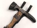 Kaiserreich und 1. Weltkrieg, Beilpicke in Lederfutteral. Guter Gesamtzustand, keine Stempelung erkennbar