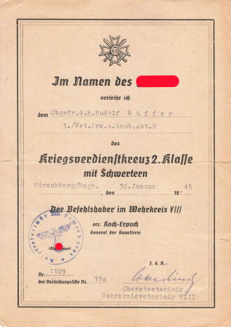 Wehrpaß und Verleihungsurkunden für einen Veterinär
