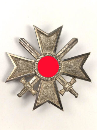 Kriegsverdienstkreuz 1. Klasse mit Schwertern, Buntmetall, guter Zustand