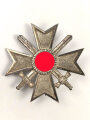 Kriegsverdienstkreuz 1. Klasse mit Schwertern, Buntmetall, guter Zustand