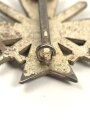 Kriegsverdienstkreuz 1. Klasse mit Schwertern, Buntmetall, guter Zustand
