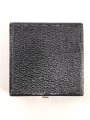 Etui zum Kriegsverdienstkreuz 1. Klasse mit Schwertern, frühe Ausführung mit eckigem Drücker,  guter Zustand