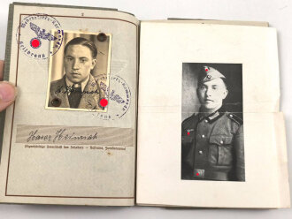 Zwei Wehrpässe von Gefallenen Brüdern einer Familie aus Heilbronn. Beides bei der Infanterie, einer in der Ukraine, einer in Rußland gefallen.