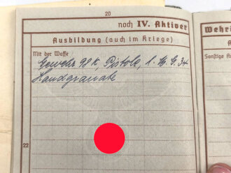 Zwei Wehrpässe von Gefallenen Brüdern einer Familie aus Heilbronn. Beides bei der Infanterie, einer in der Ukraine, einer in Rußland gefallen.