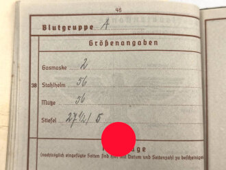 Zwei Wehrpässe von Gefallenen Brüdern einer Familie aus Heilbronn. Beides bei der Infanterie, einer in der Ukraine, einer in Rußland gefallen.