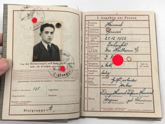 Zwei Wehrpässe von Gefallenen Brüdern einer Familie aus Heilbronn. Beides bei der Infanterie, einer in der Ukraine, einer in Rußland gefallen.
