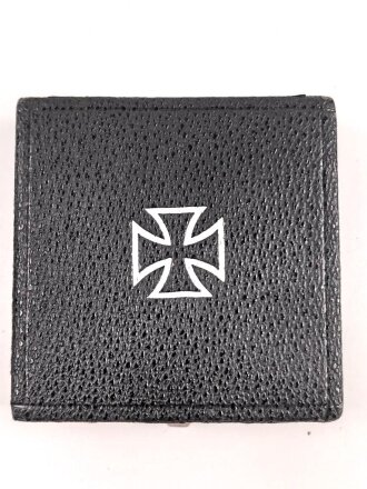 Etui für ein Eisernes Kreuz 1. Klasse 1939. Frühes Stück mit eckigem Drücker
