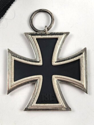 Eisernes Kreuz 2. Klasse 1939. Ungetragenes Stück mit Hersteller "65"  im Bandring für Klein & Quenzer Oberstein. Band beiliegend