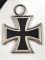Eisernes Kreuz 2. Klasse 1939. Ungetragenes Stück mit Hersteller "65"  im Bandring für Klein & Quenzer Oberstein. Band beiliegend