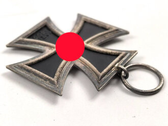 Eisernes Kreuz 2. Klasse 1939. Ungetragenes Stück ohne Herstellerbezeichnung im Bandring, in wohl zugehöriger Tüte von Ernst L.Müller Pforzheim