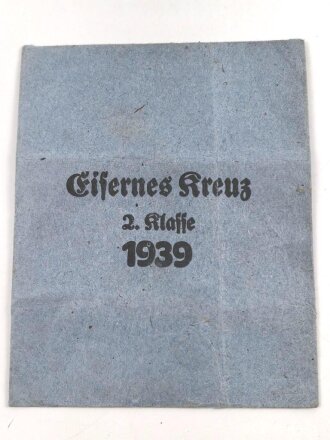 Eisernes Kreuz 2. Klasse 1939. Ungetragenes Stück ohne Herstellerbezeichnung im Bandring, in wohl zugehöriger Tüte von Ernst L.Müller Pforzheim