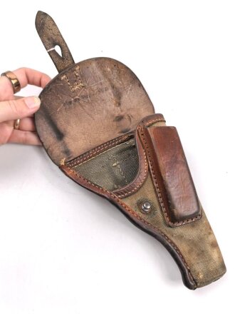 Luftwaffe, Pistolentasche für Pistole Ungarische M 37 Femaru. Stark getragenes Stück datiert 1941