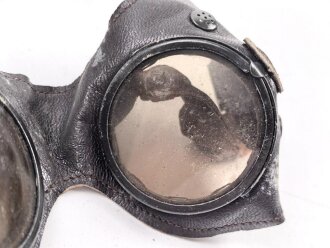 Allgemeine Schutzbrille Wehrmacht in Hülle aus Ersatzmaterial. Umbral Gläser ( getönt) , mit beiliegendem Hinweiszettel, dieser mit Druckvermerk von 1942