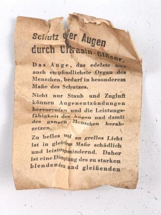 Allgemeine Schutzbrille Wehrmacht in Hülle aus Ersatzmaterial. Umbral Gläser ( getönt) , mit beiliegendem Hinweiszettel, dieser mit Druckvermerk von 1942