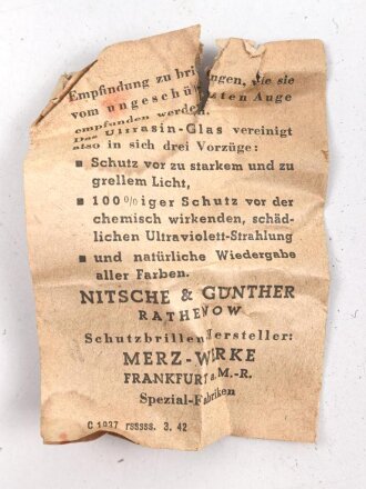 Allgemeine Schutzbrille Wehrmacht in Hülle aus Ersatzmaterial. Umbral Gläser ( getönt) , mit beiliegendem Hinweiszettel, dieser mit Druckvermerk von 1942