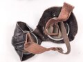 Allgemeine Schutzbrille Wehrmacht in Hülle aus Ersatzmaterial. Umbral Gläser ( getönt) , mit beiliegendem Hinweiszettel, dieser mit Druckvermerk von 1942