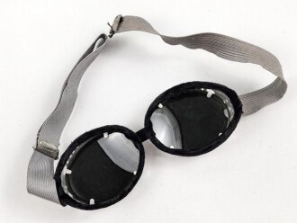Getönte Brille mit Aluminiumrahmen, sieht man so immer wieder auf Fotos bei Angehörigen der Gebirgstruppe. Ungetragen, Gummiband ohne Funktion