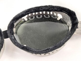 Getönte Brille mit Aluminiumrahmen, sieht man so immer wieder auf Fotos bei Angehörigen der Gebirgstruppe. Ungetragen, Gummiband ohne Funktion