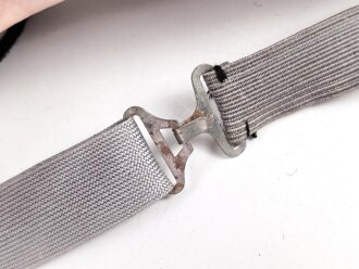 Getönte Brille mit Aluminiumrahmen, sieht man so immer wieder auf Fotos bei Angehörigen der Gebirgstruppe. Ungetragen, Gummiband ohne Funktion