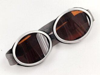 Getönte Brille mit Aluminiumrahmen, sieht man so immer wieder auf Fotos bei Angehörigen der Gebirgstruppe. Ungetragen, Gummiband ohne Funktion