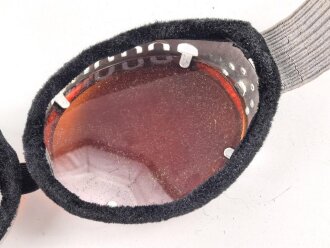 Getönte Brille mit Aluminiumrahmen, sieht man so immer wieder auf Fotos bei Angehörigen der Gebirgstruppe. Ungetragen, Gummiband ohne Funktion