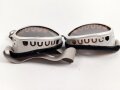 Getönte Brille mit Aluminiumrahmen, sieht man so immer wieder auf Fotos bei Angehörigen der Gebirgstruppe. Ungetragen, Gummiband ohne Funktion