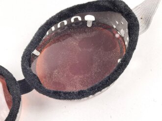 Getönte Brille mit Aluminiumrahmen, sieht man so immer wieder auf Fotos bei Angehörigen der Gebirgstruppe. Ungetragen, Gummiband ohne Funktion